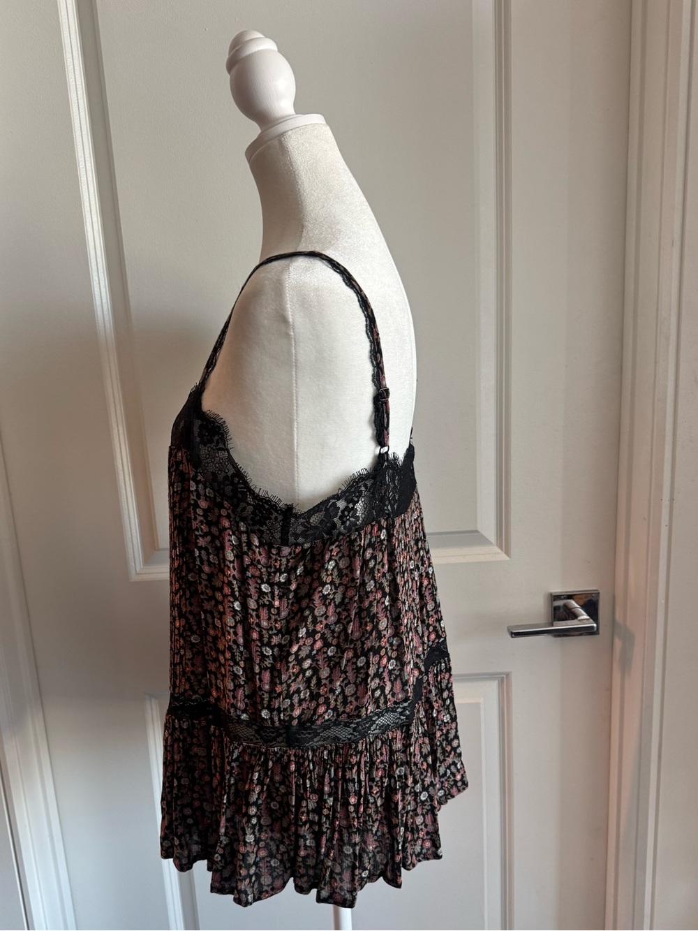 American Eagle Outfitters Women's Tank Top Black Lace Floral Print Size Medium - Picture 3 of 10
